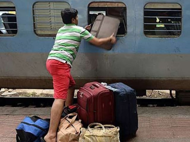 अब ट्रेन में ठूंसकर नहीं ले जा पाएंगे सामान, रेलवे ने फ्लाइट जैसे बनाए नियम