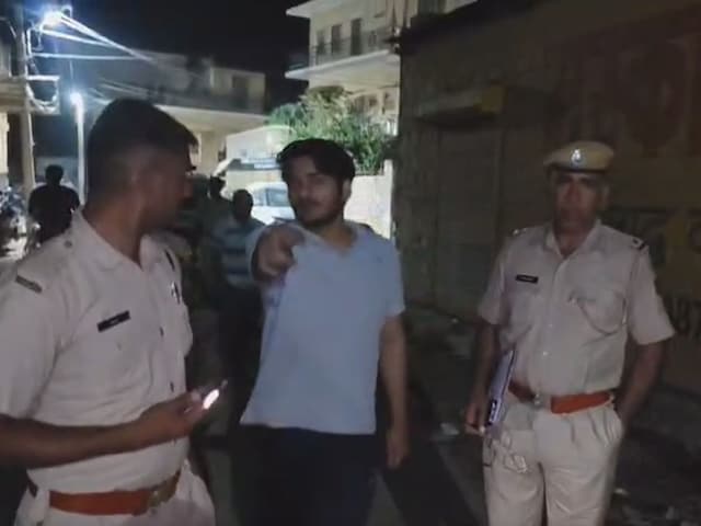 आधी रात मैनेजर के घर पहुंचा Flipkart डिलीवर बॉय, बोला- मोबाइल दो...