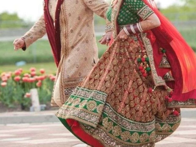 शादी के बाद घूम रहा था दूल्हा, लोगों ने जान लिया दूल्हन का नाम, बोले- 12 लाख..