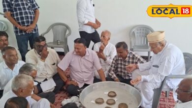AJab Gajab: व्यापारियों ने बरसों पुरानी परंपरा से कुल्हड़, काली-सफेद ऊन और मक्खी से देखा बारिश और अनाज के भाव के शगुन