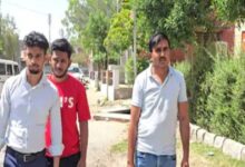 'हम तो यहां....' आर्मी स्टेशन के पास अजीब हरकतें कर रहे थे 3 युवक, दौड़ते-भागते पहुंची पुलिस, तलाशी लेते ही छूटे पसीने - 3 youth roaming with gunny bag in Army Station Barmer suddenly police asked who are you officers ran off to know truth arrested them immediately
