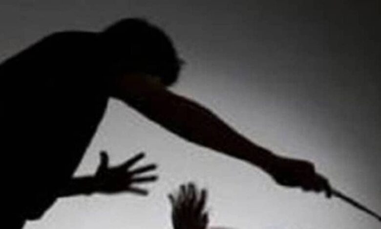 Husband Wife News : पत्नी लगा रही थी झाड़ू, पति की नींद में पड़ गया खलल, उठते ही बन गया हैवान, पहुंचा दिया अस्पताल