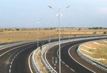 Delhi-Mumbai Expressway Accident News : हाईवे पर खराब कार को ठीक रहे थे 2 शख्स, अज्ञात वाहन ने मारी जोरदार टक्कर, मौत