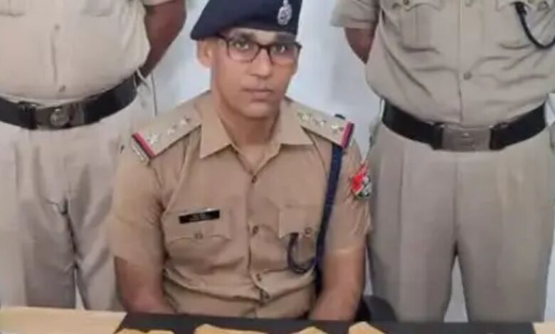 ट्रेन की सीट के नीचे पड़ा था काला पिट्ठू बैग, छूने से भी डर रहे थे लोग, चैन खोलते ही RPF ने किया सील