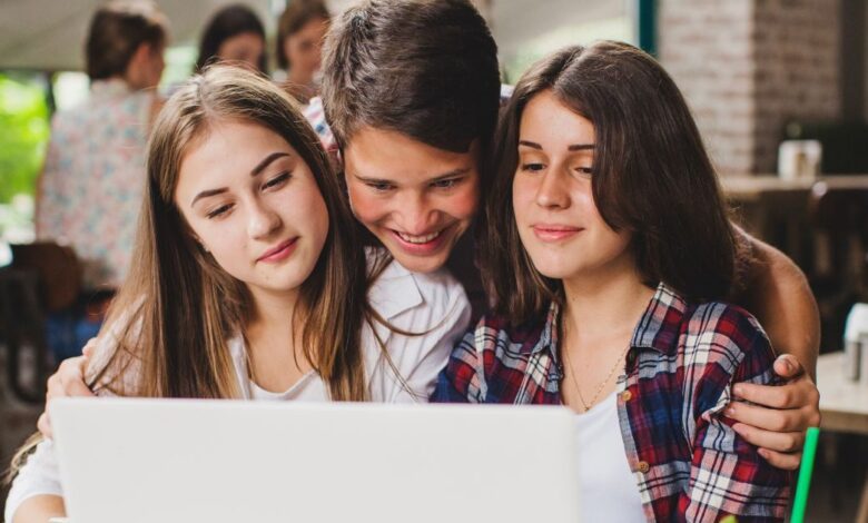 CBSE Board 12th Result 2025, cbse.gov.in, cbseresults.nic.in, Digilocker.gov.in, CBSE Region wise result: सीबीएसई 12वीं के रिजल्ट में कौन रहा आगे, दिल्ली, प्रयागराज या पटना?