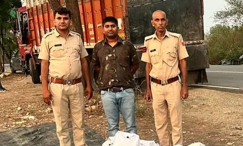 16 सौ km दूर से आया ट्रक, बाहर से दिख रहा था खटारा, अंदर घुसते हैरान रह गई पुलिस