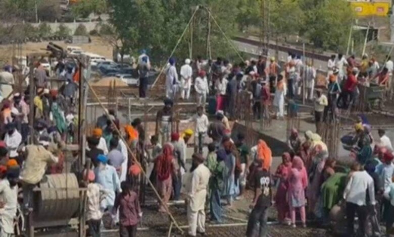 5 हजार सेवादारों ने बनाया अनूठा रिकॉर्ड, चंद घंटों में भर दी गुरुद्वारे की 10 हजार स्कॉवयर फीट की RCC की छत