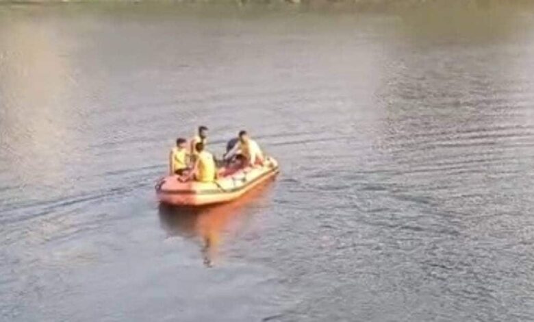 बांध में नहाने उतरे 6 दोस्त, बाहर केवल 5 ही वापस निकले, 3 घंटे बाद सामने आई लाश, देखकर रो पड़े सभी