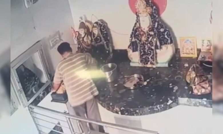 Ajmer Viral Video: भगवान के चरणों में भक्त ने तोड़ा दम, पूजा करते-करते आया हार्ट अटैक, निकल गए प्राण