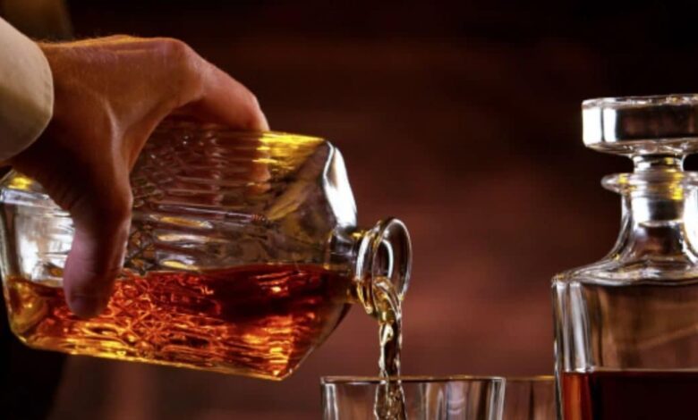 Black Label Whisky: दिल्ली में ₹3310, मुंबई में ₹4200 और बेंगलुरू में ₹5200, कहां है वन नेशन वन टैक्स?