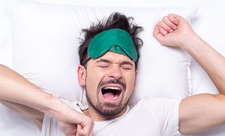 Do you have habit of fake sleep know main causes unconsciousness not sleep experts warn | शराब पीकर सोने से नींद पर पड़ता है नकारात्मक प्रभाव: विशेषज्ञों की राय