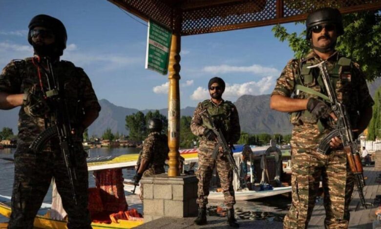 India-Pakistan Tension LIVE Updates: लगातार 7वें दिन पाक की नापाक हरकत, रातभर LOC पर करता रहा गोलीबारी, भारतीय सेना का मुंहतोड़