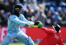 Jason Roy umpire Joel Wilson: नजर हटी दुर्घटना घटी... जब बल्लेबाज से टकराकर मैदान पर गिर पड़ा अंपायर, मुंह छिपाकर हंसने लगे क्रिकेटर्स