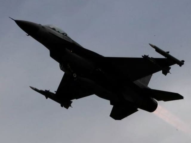 भारतीय वायुसेना ने जैसलमेर में PAK के F-16 मार गिराया, राजस्‍थान में हाई अलर्ट