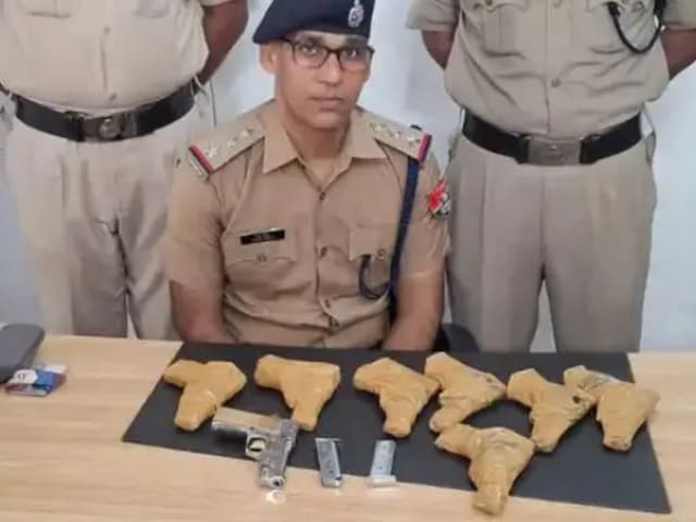 ट्रेन की सीट के नीचे पड़ा था काला पिट्ठू बैग, चैन खोलते ही RPF ने किया सील
