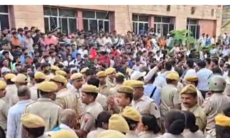 Jhalawar School Collapse: झालावाड़ मेडिकल कॉलेज बना रणभूमि! धरने पर लाठीचार्ज, नरेश मीणा हिरासत में