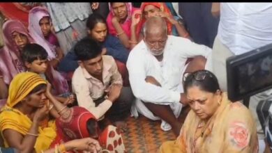 Jhalawar Ground Report: पिपलोदी गांव पहुंची पूर्व सीएम वसुंधरा राजे, फफक-फफक कर रोने लगे बच्चे, दिया भावुक संदेश