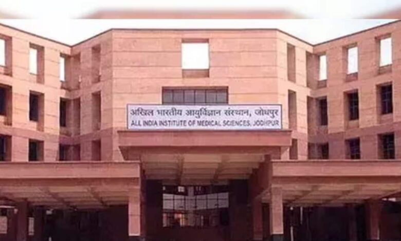 एम्स में लापरवाही की हद... 80 साल के बुजुर्ग को बिना पूछे चढ़ा दिया खून, परिवार में मचा हड़कंप!
