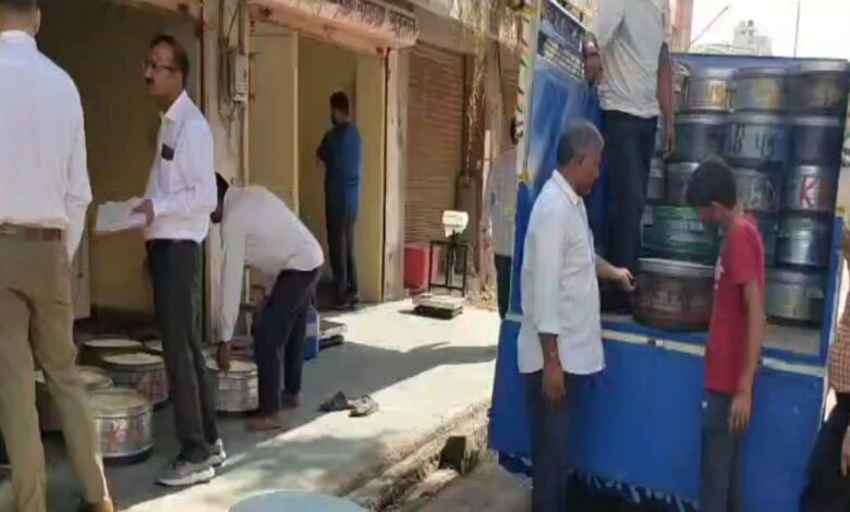 Jaipur News: जयपुर में मीठे की मिलावट का काला खेल बेनकाब... दूध मंडी से नष्ट किया गया 1380 किलो मावा!