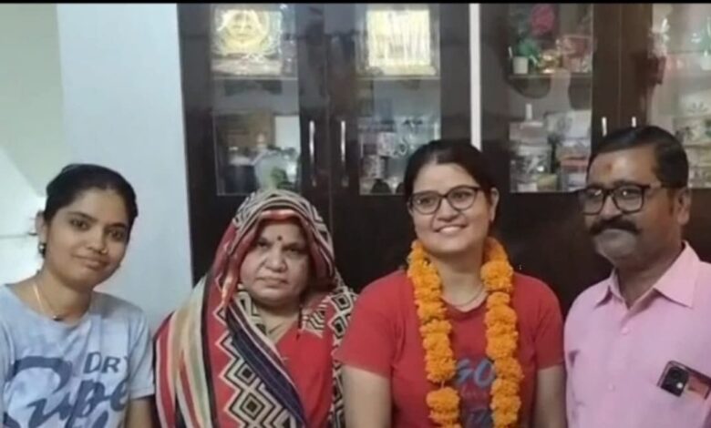 RAS Result 2023: पिता चलाते हैं टैक्सी, बेटी ने संघर्ष और मेहनत से RAS में सफलता पाई, अब बनेगी अफसर