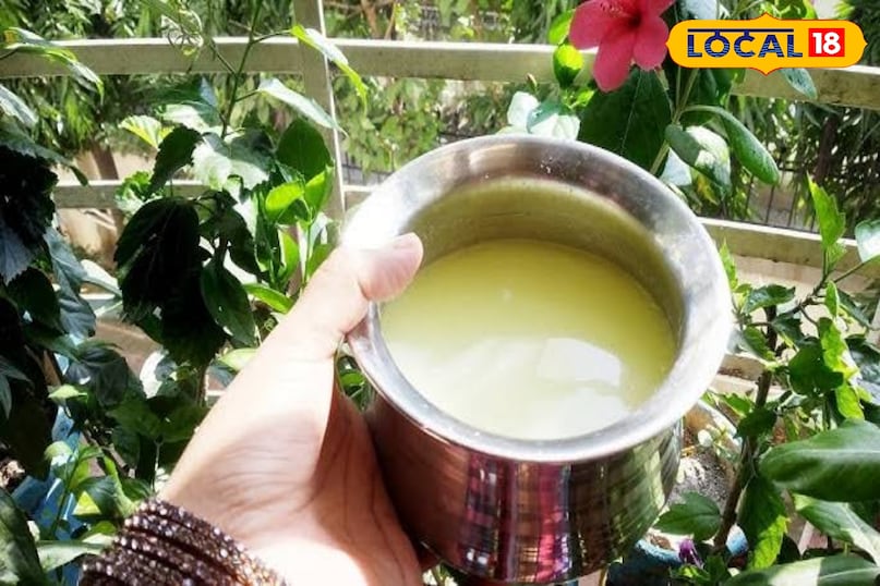 छाछ (लस्सी) का इस्तेमाल छाछ या लस्सी भी पौधों के लिए एक हल्की खाद का काम करती है। एक लीटर पानी में दो चम्मच छाछ मिलाएँ। इस मिश्रण को सीधे पौधे की जड़ में डालें। इससे मिट्टी में अच्छे बैक्टीरिया बढ़ते हैं, जिससे पौधे ज्यादा अच्छे से खाद सोख पाते हैं।