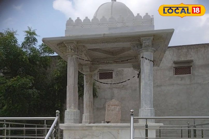 दत्तानी में बनी छत्तरी 