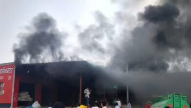 बीकानेर के सत्तासर मार्केट में भयंकर आग, कुछ ही मिनटों में लाखों का सामान राख में तब्दील!