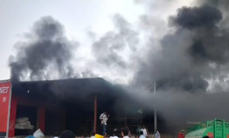 बीकानेर के सत्तासर मार्केट में भयंकर आग, कुछ ही मिनटों में लाखों का सामान राख में तब्दील!