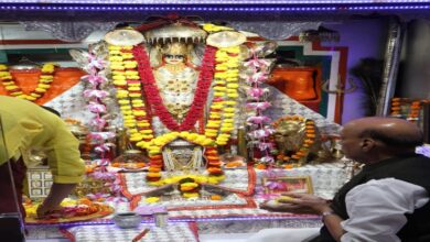 रक्षामंत्री राजनाथ सिंह पहुंचे भारत-पाकिस्तान बॉर्डर, तनोट माता के किए दर्शन, देखा 60 साल पुराने जंग के निशान!