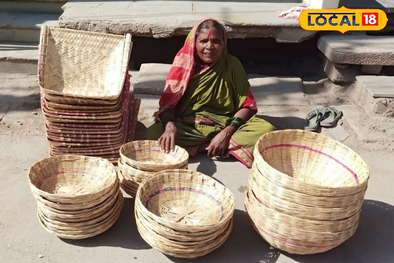 बोम्माकुंड रामपुर यह हैदराबाद का सबसे प्रमुख और व्यापक बाजार है जहां छठ पूजा की लगभग हर चीज एक ही छत के नीचे मिल जाती है। यहां हर आकार की बांस की टोकरी दौरा, सूप सबसे अच्छी क्वालिटी का गन्ना, ताजे फल, मिट्टी के दीये और चौके, लाल कपड़ा, नारियल, और बाकी सभी पूजन सामग्री। यहां के दुकानदार छठ पूजा की विशेष जरूरतों को अच्छी तरह समझते हैं इसलिए आपको सही और पारंपरिक सामान आसानी से मिल जाएगा।