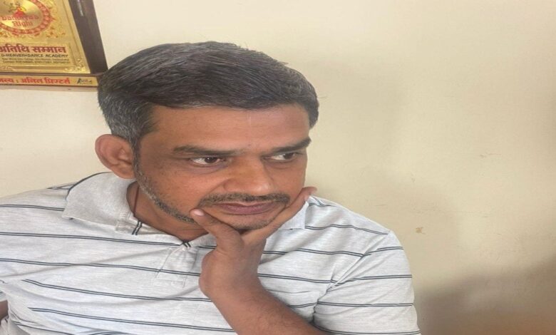 AAO निर्मल सोनी 90 हजार की रिश्वत लेते पकड़े गए