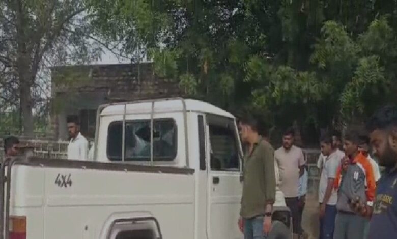 स्कूल जाते दो छात्रों की मौत, एक गंभीर घायल