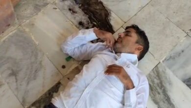 जिस देश का शिक्षक ही... क्लास छोड़कर शराब पीता रहा सरकारी मास्टर, फिर बरामदे में कर रहा था ये काम!