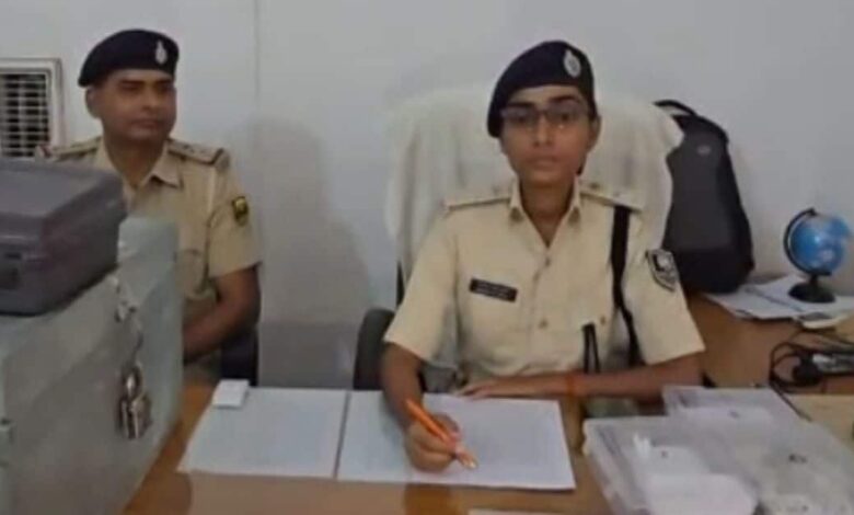85 एटीएम कार्ड, 75 बैंक पासबुक, 28 चेकबुक... बिहार चुनाव से पहले गोपालगंज में एक करोड़ से अधिक कैश बरामद, साइबर क्राइम पर बड़ी कार्रवाई