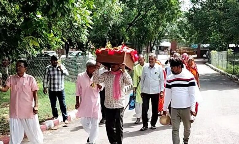 Dausa Villagers Palki Protest at Collectorate