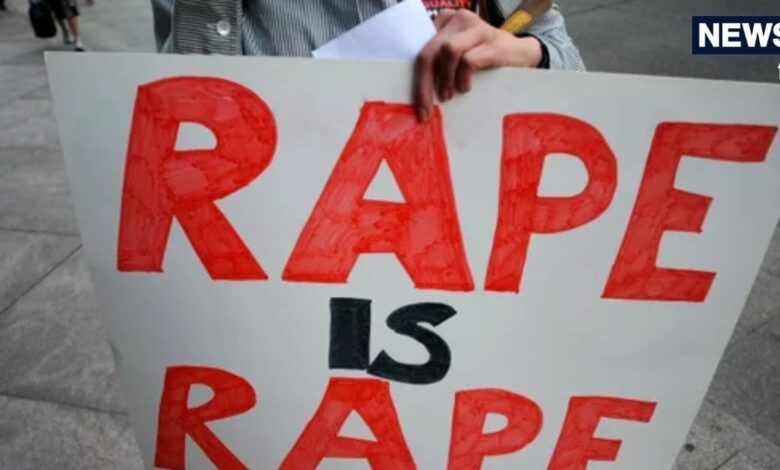 Engineering College Rape Case: जूनियर ने पहले जबरन किया किस, फिर वॉशरूम को लॉक कर किया रेप - Bengaluru Engineering Student Arrested for Raping His Senior Inside College Washroom