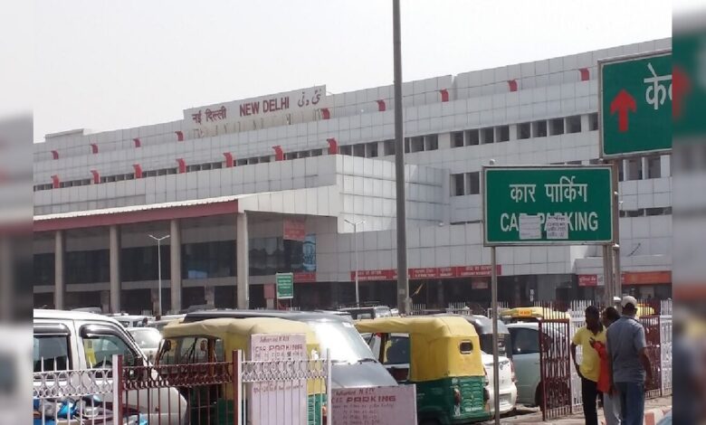 Indian Railways: यात्रियों के लिये स्टेशनों पर फिर शुरू होगी यह सुविधा, मंत्रालय ने जोनल रेलवे को दिए आदेश! जानिए लॉकडाउन के बाद अब तक क्या है बंद ?