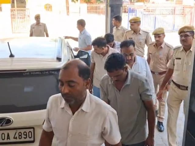 3 करोड़ के डमी नोट और दो लग्जरी कारें जब्त, टटलू गैंग के सात सदस्य गिरफ्तार