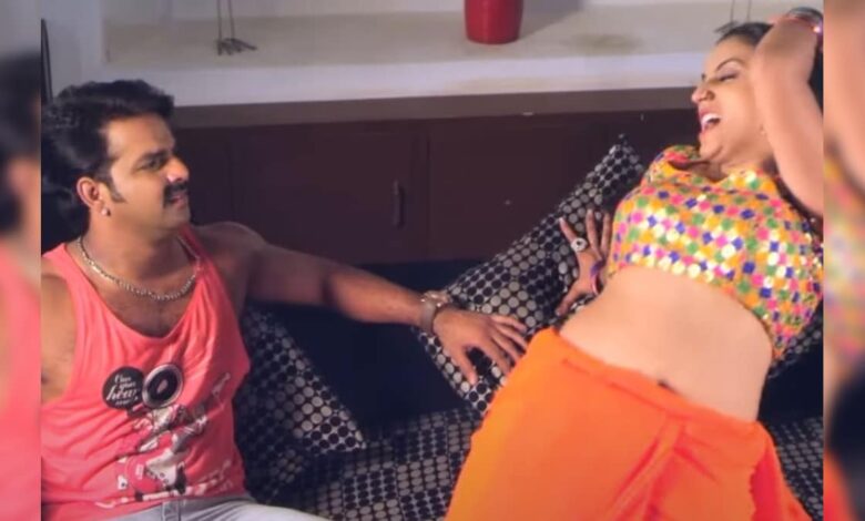 अक्षरा सिंह ने पवन सिंह के सामने मटकाई कमर, झूमकर किया बवाल डांस, कहा- करा ना मरद वाला रोल