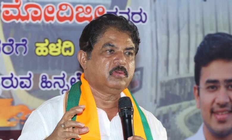 कांग्रेस ने कर्नाटक को बनाया ATM...आर अशोक बोले - नवंबर में बदलेगा मुख्यमंत्री, CM बदलाव की अटकलें तेज!