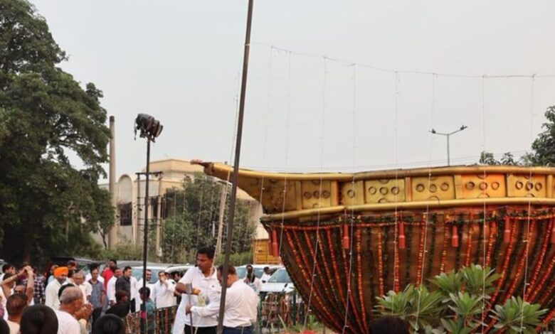 दुनिया का सबसे बड़ा, स्क्रैप से निर्माण...दीपावली पर फरीदाबाद में बना गिनीज रिकॉर्ड, दीपक की रोशनी ने बताई ‘वेस्ट की वेल्यू’