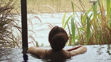 परिवार से बगावत कर बनीं एक्ट्रेस, सालों तक छिपाए रखी शादी, 49 की उम्र में 25 की दिखती हैं बॉलीवुड की बोल्ड बाला