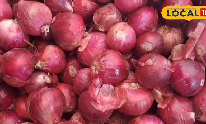 प्याज के कम दाम से किसान परेशान, मंडी में विरोध प्रदर्शन