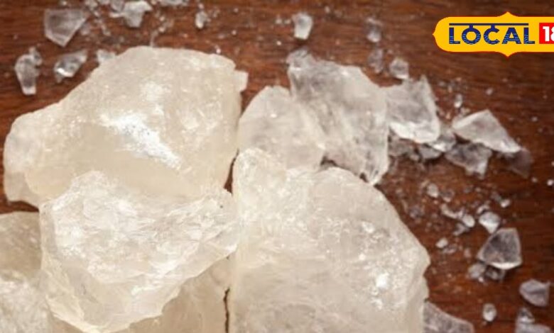 फिटकरी के फायदे: गले, घाव, पसीने और त्वचा की देखभाल