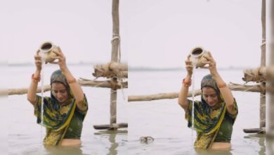 भोजपुरी इंडस्ट्री की क्वीन अक्षरा सिंह ने सूर्य को दिया अर्घ्य, पीली साड़ी में भक्ती में डूबी – News18 हिंदी