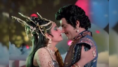 माधुरी दीक्षित ने किया जया प्रदा का गाना रीक्रिएट, आंखों से किए ऐसे इशारे, देखकर उड़ जाएंगी नौजवानों