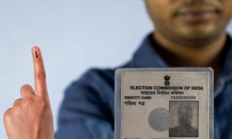 वोटर लिस्ट अपडेट के लिए आधार जरूरी नहीं, SIR के 12 राज्यों में लागू... जानें कौन-कौन से कागज लगेंगे