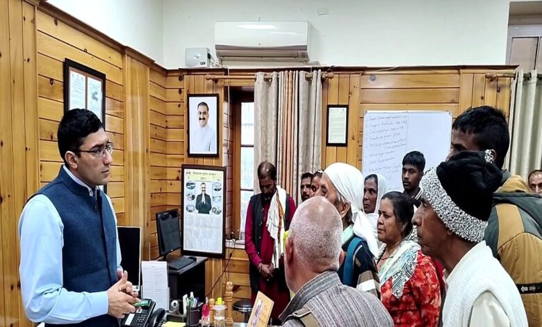 हिमाचल में पंचायत चुनावः महिला प्रधान के BLO पति ने किया ‘खेला’, ग्रामीणों के कट गए वोट, डीसी से शिकायत