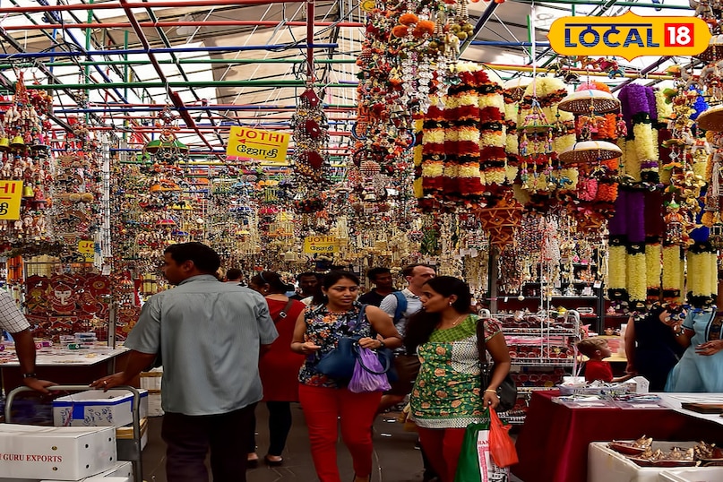 द मेलेंज मार्केट दिवाली के ठीक पहले का वह जादुई एहसास इस प्रदर्शनी में जिंदा हो उठता है। इसे एक उत्सवी पॉप-अप के रूप में देखें, जहां डिजाइनर साड़ियों से लेकर कलात्मक चॉकलेट, बोहो एक्सेसरीज और लक्ज़री स्किनकेयर तक सब कुछ एक ही छत के नीचे उपलब्ध है। यह 19 अक्टूबर, सुबह 10 बजे से लेबल्स द पॉप अप स्पेस बंजारा हिल्स लगेगा। 