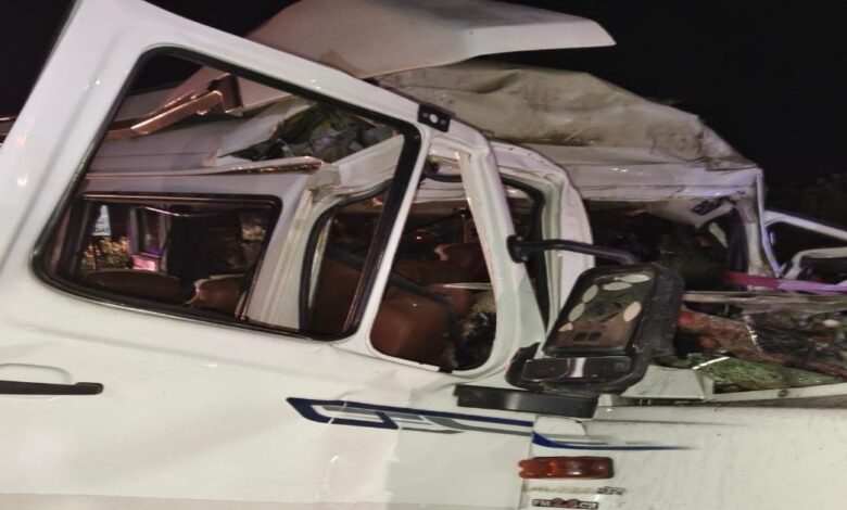 जोधपुर के फलोदी में मतोड़ा में भीषण सड़क हादसा...ट्रेलर से टकराई बस, 18 श्रद्धालुओं की मौत